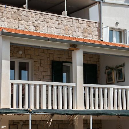 Family Apartments Brach 波尔 外观 照片