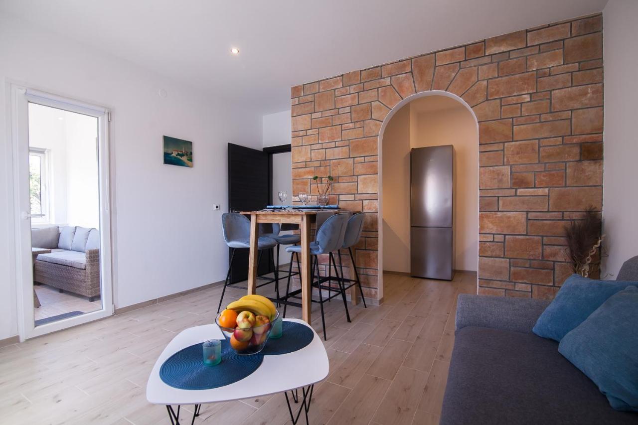 Family Apartments Brach 波尔 外观 照片