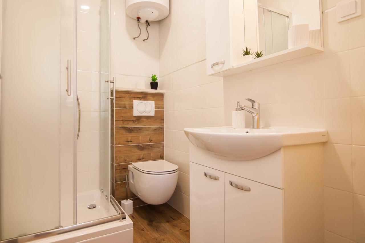 Family Apartments Brach 波尔 外观 照片