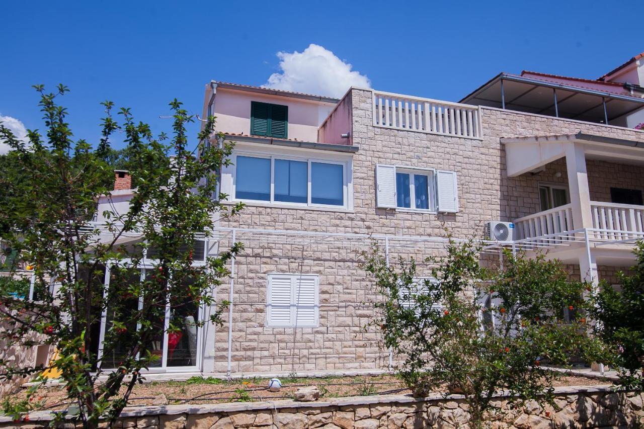 Family Apartments Brach 波尔 外观 照片