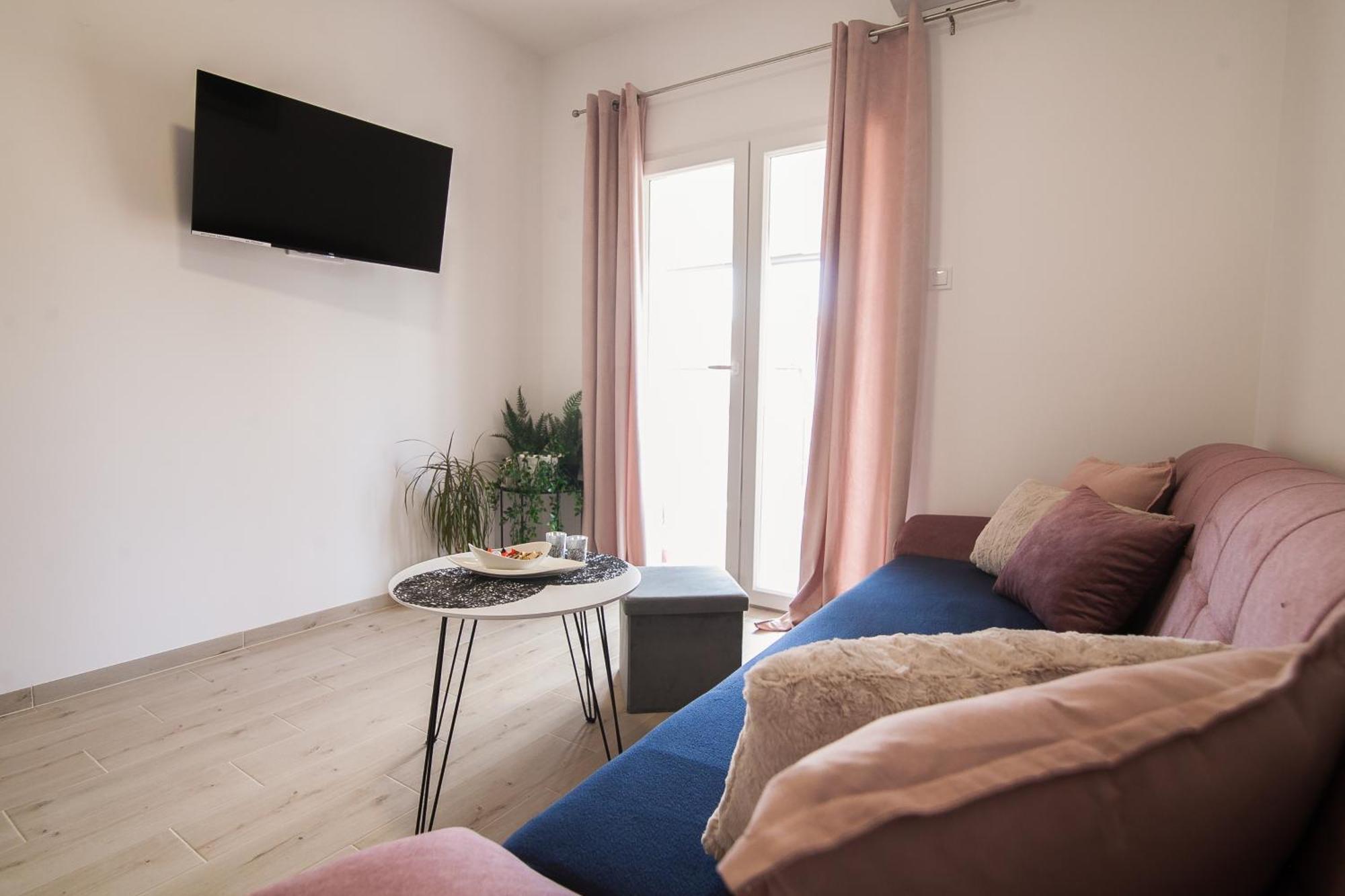 Family Apartments Brach 波尔 外观 照片