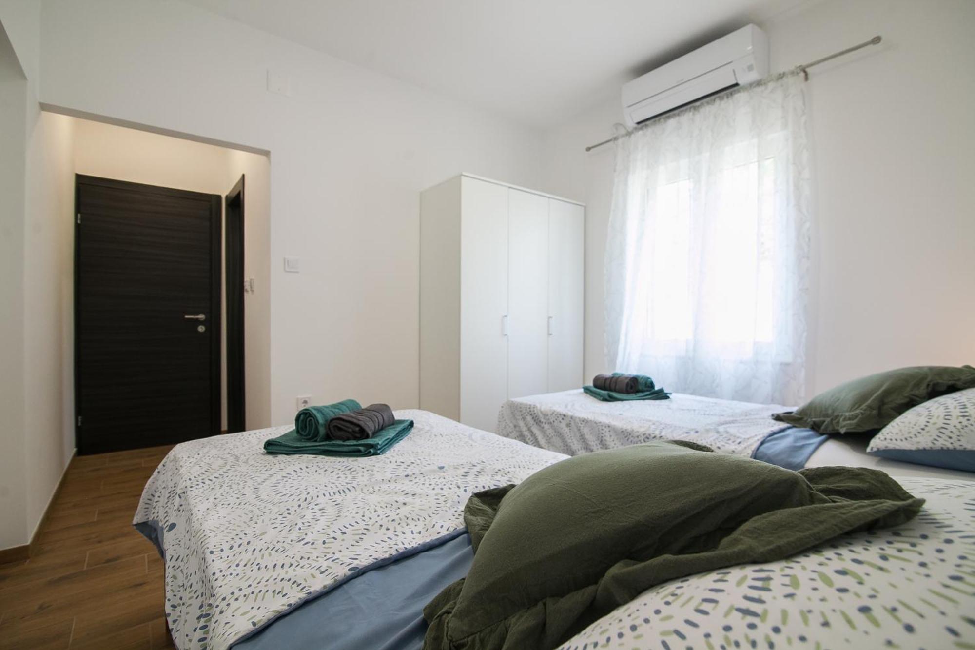 Family Apartments Brach 波尔 外观 照片