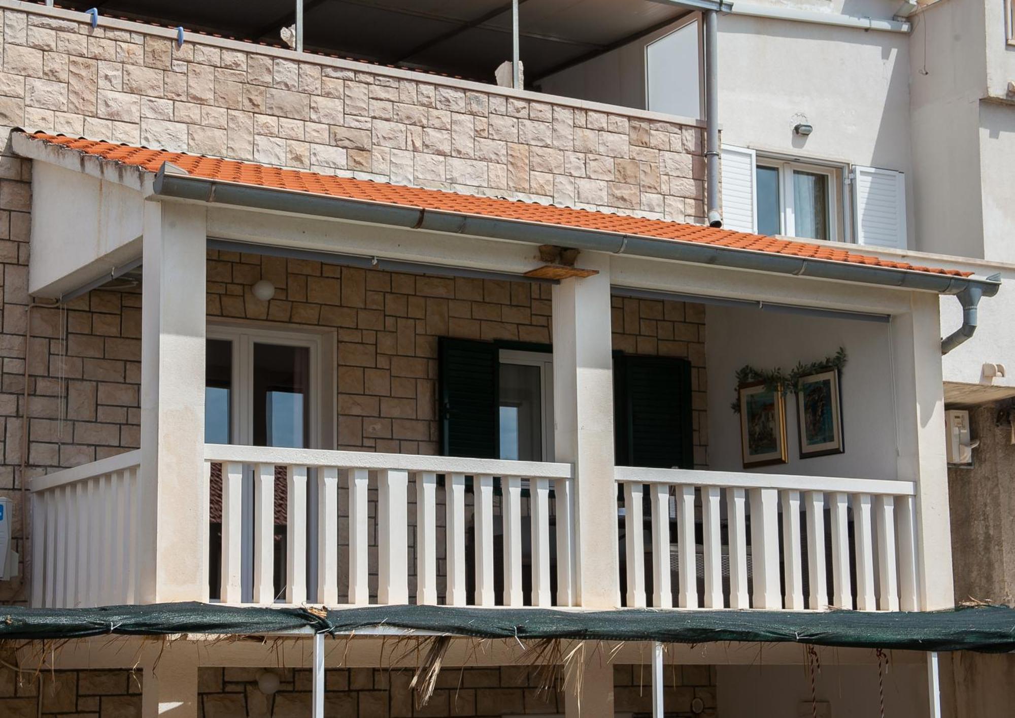 Family Apartments Brach 波尔 外观 照片